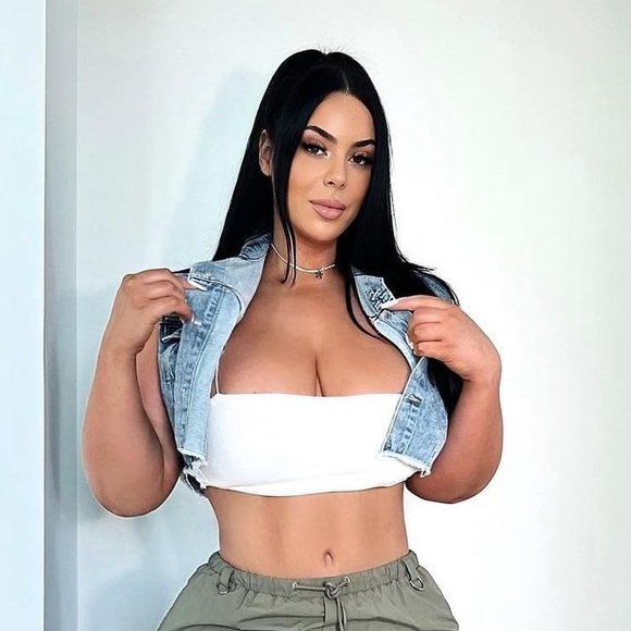 Jackets & Blazers - Cropped sleeveless denim jacket